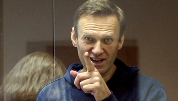 "Левада-центр": треть россиян считают несправедливым решение суда отправить Навального в колонию