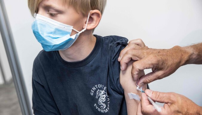 EZA ļauj pusaudžus vakcinēt ar Covid-19 vakcīnu 'Nuvaxovid'