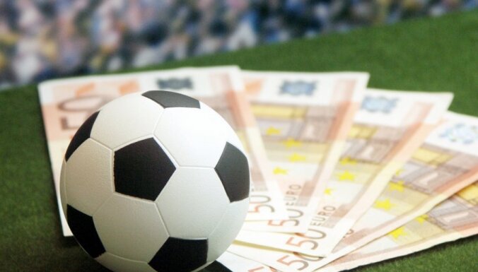 В деле о манипуляции с футбольными матчами фигурируют 300 000 евро