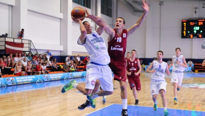 Latvijas U-18 basketbolisti Eiropas čempionātu sāk ar neveiksmi