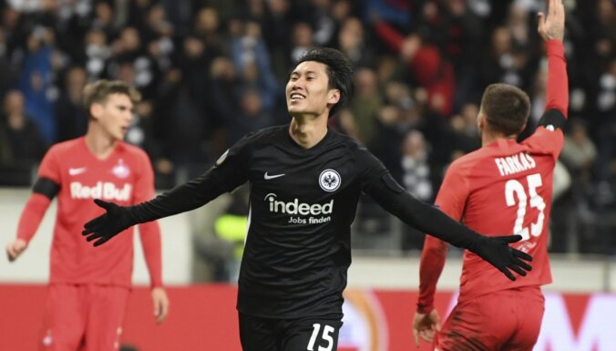Japānis Kamada ar 'hat-trick' nokārto 'Eintracht' uzvaru Eiropas līgā
