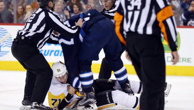 Winnipeg Jets Blake Wheeler fights Pittsburgh Penguins Evgeni Malkin