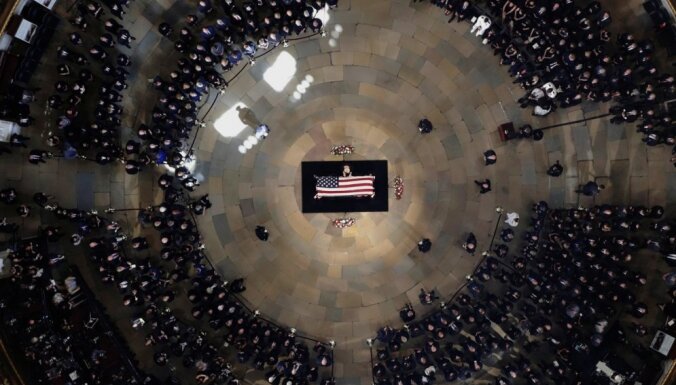ФОТО: В Вашингтоне прошла поминальная служба по сенатору Джону Маккейну