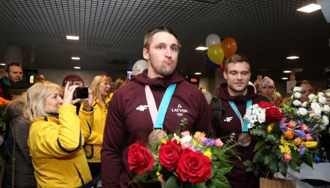 ФОТО: Как встречали латвийских олимпийцев в Рижском аэропорту