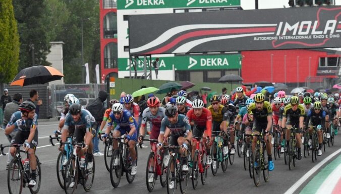 Benets triumfē 'Giro d'Italia' 12.posmā; Neilands ārpus labāko simta