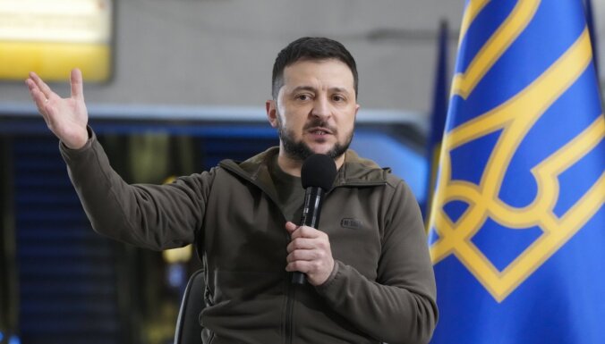 Zelenskis: Ukrainai uzvara būs 24. februāra norobežojošās līnijas sasniegšana