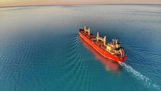 Pirms sankciju spēkā stāšanās Latvijā uzņemti vairāki kuģi ar degvielu no Krievijas, vēsta raidījums