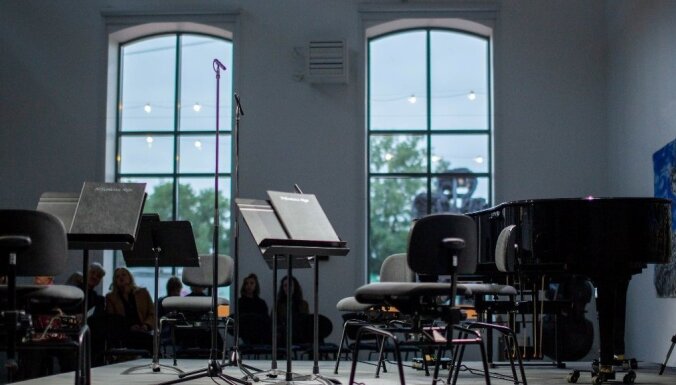 'Sinfonietta Rīga' un 'Zuzeum' aicina uz kamermūzikas vakariem mākslas centrā