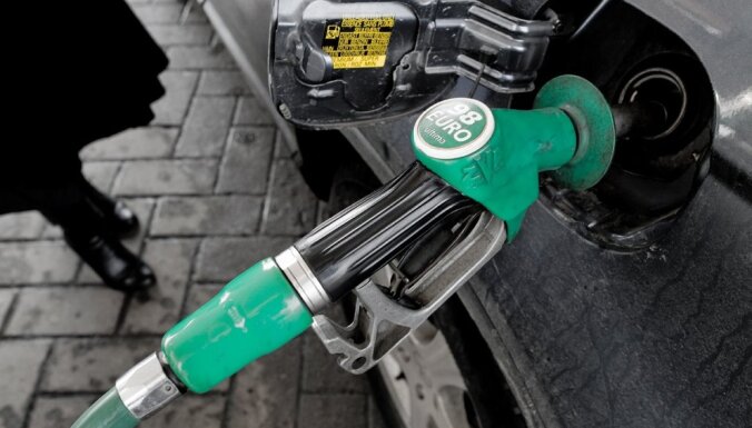 Benzīna cena visās Baltijas valstīs pārsniegusi divus eiro litrā