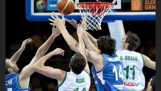 Slovēnijas basketbolisti negaidīti pārspēj Serbiju un ieņem septīto vietu EČ