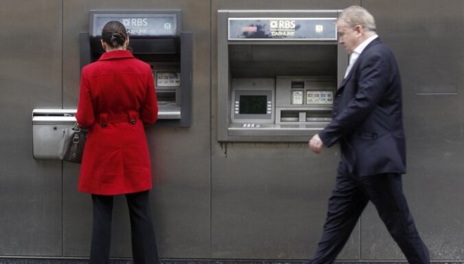 Saistībā ar sankcijām pret Krieviju Latvijas bankās iesaldēti apmēram 55 miljoni eiro