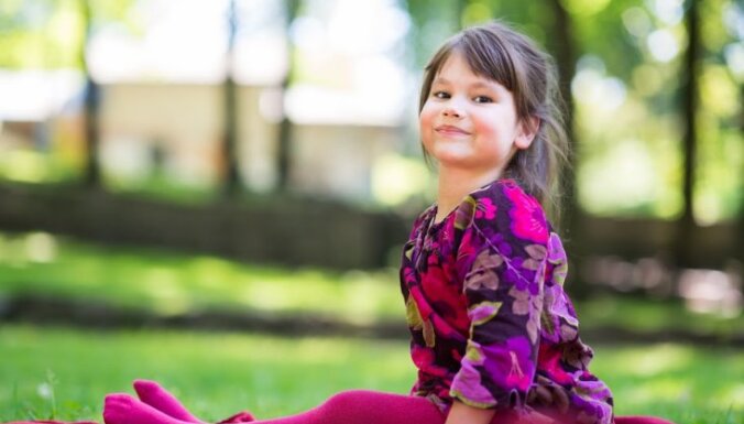 Lai sešgadniece Katrīna nezaudētu cerību staigāt, lūdz ziedot steidzamai operācijai