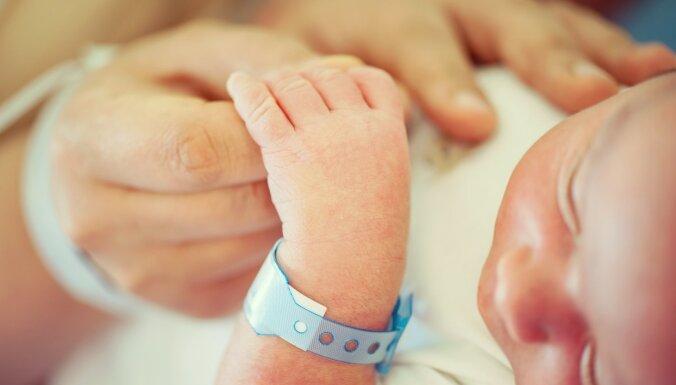 Slimību skrīnings jaundzimušajam: kas jāzina vecākiem