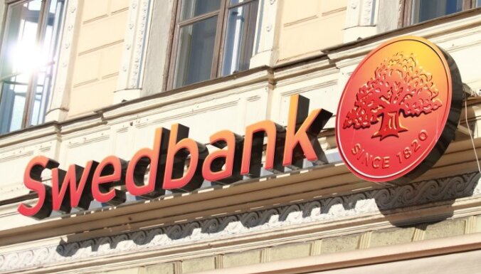 Komercbankas sanikno 'nolikto atslēgu' likums; 'SEB' un 'Swedbank' aptur ģimeņu mājokļu programmu