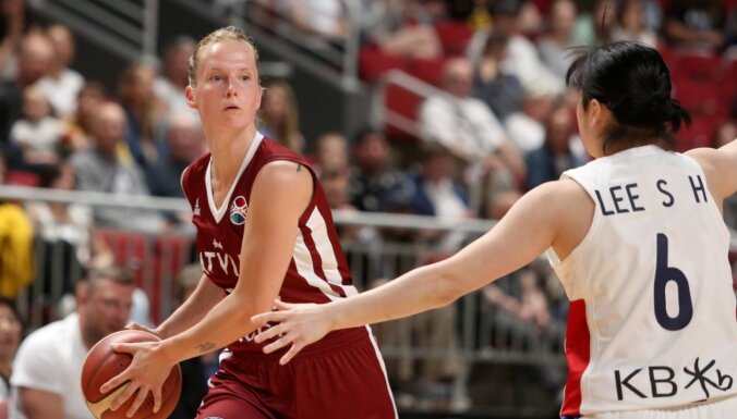 Latvijas basketbolistes uzvar pēdējā pārbaudes spēlē; kā pēdējā tiek atskaitīta Ozola
