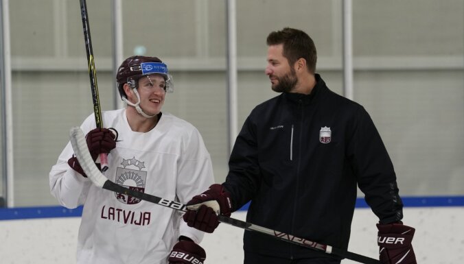 Foto: Latvijas hokejisti ar Dārziņu treneru korpusā sāk gatavoties mačiem Norvēģijā