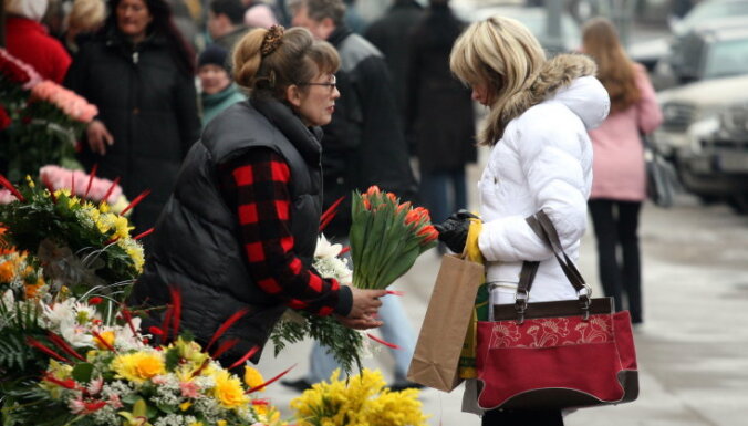 8 марта. Латвия просит защиты и помощи, кража роз, техосмотр по-новому, феминистки около Кремля