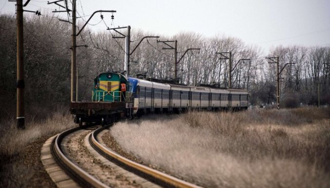 Krievija ar raķetēm atkal apšaudījusi dzelzceļa infrastruktūru Ļvivas apgabalā