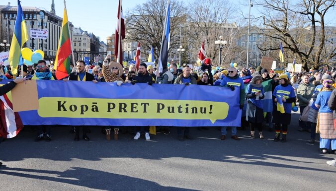 Mākslinieki Rīgā apgleznos sienas Ukrainas atbalstam