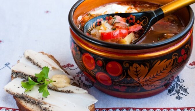 Самый зимний суп: варим вкусный борщ с телятиной и черносливом (+ коллекция рецептов)
