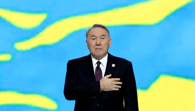 Назарбаев впервые с начала протестов появился на публике, сказал, что отдыхает в столице Казахстана