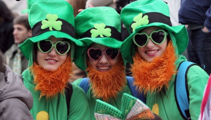 Foto: Zaļi cilvēki dodas ielās – Īrijā atzīmē Svētā Patrika dienu