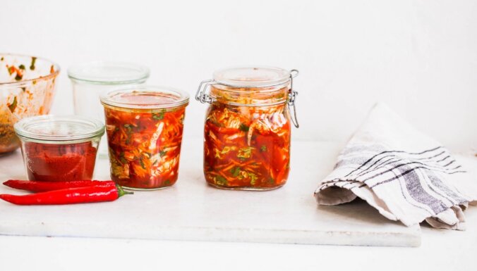 Kraukšķīgi marinētie kāposti kimči – kā pagatavot mājās