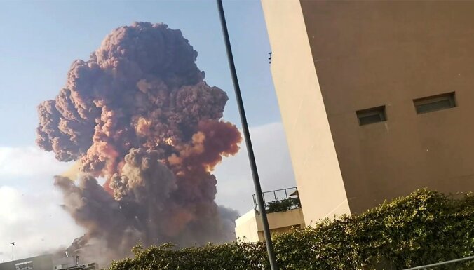 Взрыв в Бейруте: откуда взялось грибовидное облако и красный дым?