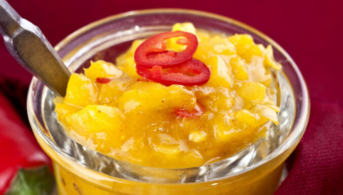Ķirbju un mango čatnija recepte