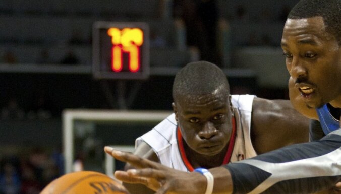 Video: NBA komandas ‘Bobcats’ centrs Djops izpilda ļoti ‘klusu’ soda metienu