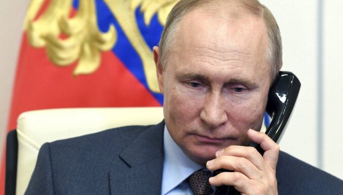 Путин поздравил Байдена с победой на выборах. Он не спешил это делать