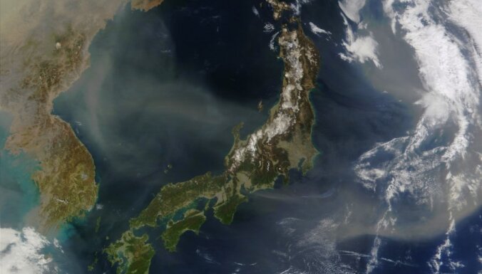 Pēc spēcīgas zemestrīces Japānu sasniedz metru augsts cunami (13:03)