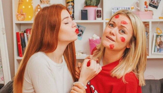 Šķiras pašmāju slavenākās 'tiktokeres' – Elīna un Lida jeb 'Latvian sisters'