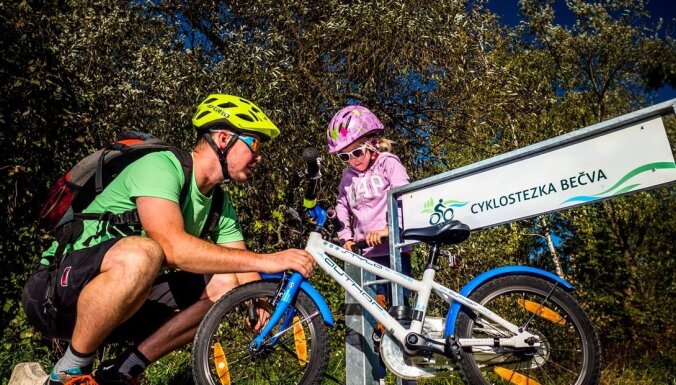 Gar ezeriem un pilīm: 10 velomaršruti pa Čehiju, kas patiks arī bērniem
