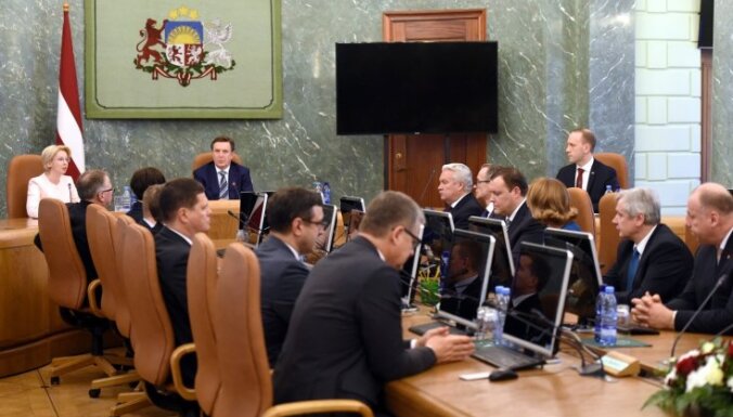 Большая часть жителей Латвии не в курсе, что происходит в коридорах власти