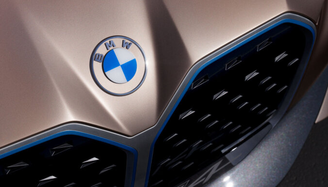 BMW впервые за шесть лет опередила по продажам Mercedes