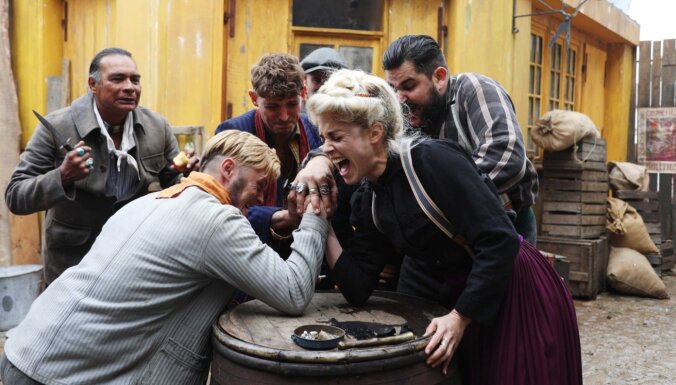 Mīla vai atriebība? Skaistais un nežēlīgais laiks asa sižeta filmā 'Parīzes bandas'