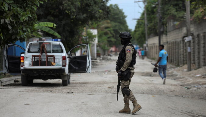 Haiti politisko krīzi padziļina divu konkurējošu gangsteru grupējumu savstarpējās cīņas