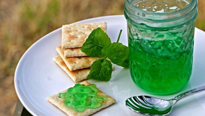 Veselīgās piparmētras: sešas receptes ziemas krājumu papildināšanai