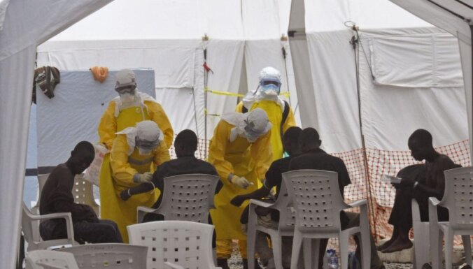 Decembrī Āfrikā sāks Ebolas vīrusa vakcīnas testēšanu