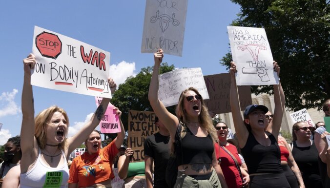 ASV notiek protesti pret Augstākās tiesas lēmumu abortu jautājumā