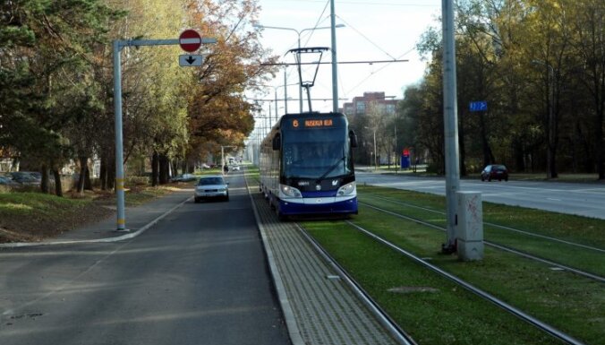 Газета: Рижская дума может проложить трамвайные рельсы через кладбище