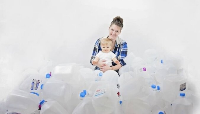 Mamma no ASV ziedo gandrīz 500 litru krūts piena svešiem mazuļiem