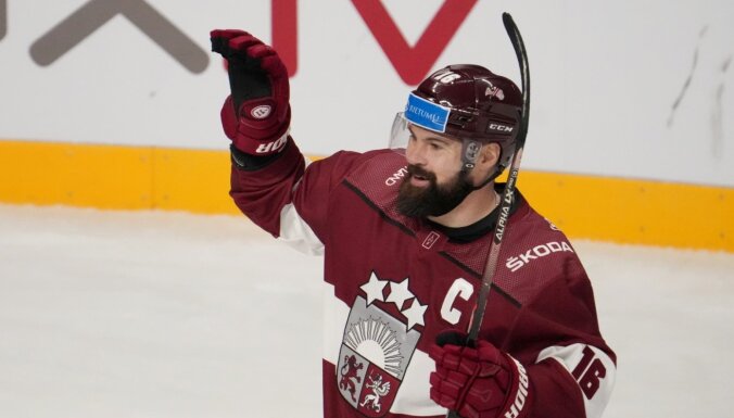 Latvijas izlasē startam pasaules čempionātā Rīgā iekļauti 25 hokejisti, tostarp divi debitanti