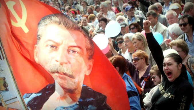 Vairāk nekā puse Krievijas iedzīvotāju Staļinu uzskata par 'gudru vadītāju', liecina aptauja