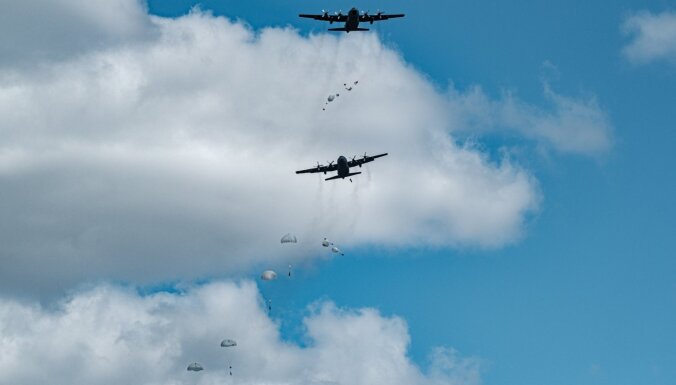 Foto: Pie Jēkabpils desantējas NATO karavīri