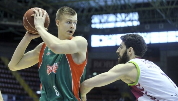 'Lakers' galvenais treneris: Pirms drafta kļūdījāmies uzskatos par Porziņģi