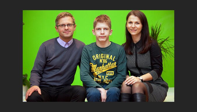 14 gadus vecais Linards un viņa vecāki lūdz atbalstu kāju muskuļu pagarināšanas operācijai