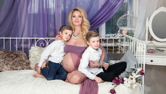 'Esmu azartā atrast risinājumus'. Četru bērnu mamma, atkal studente un pavārgrāmatas autore