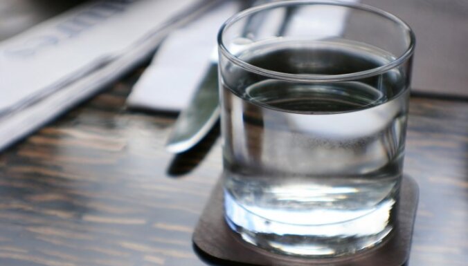 Bezmaksas ūdens restorānā – Anglijā likums, pie mums brīva izvēle
